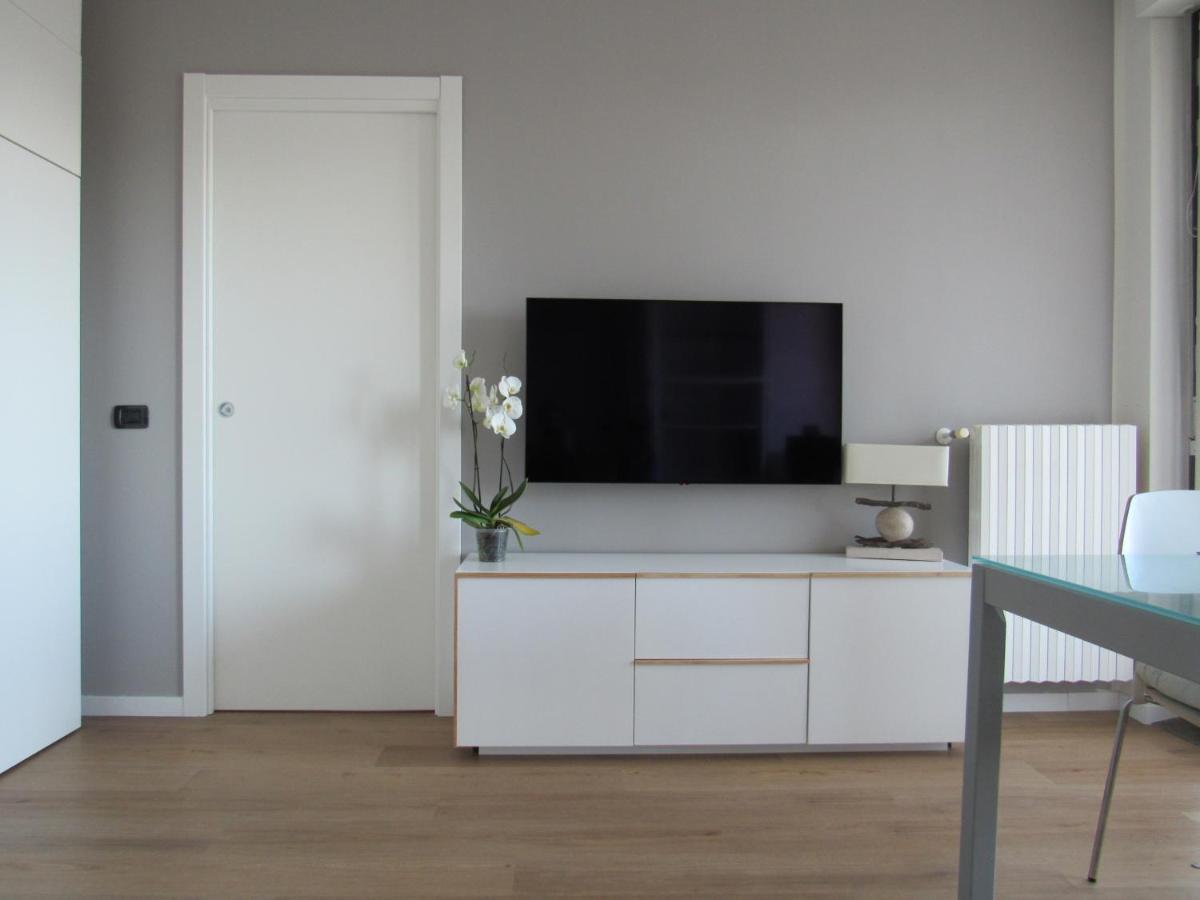 Fiera Milanocity View With Terrace Next To Shopping Mall Apartment ภายนอก รูปภาพ