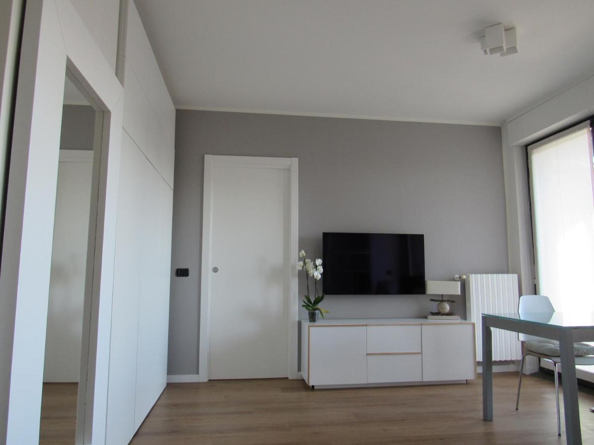 Fiera Milanocity View With Terrace Next To Shopping Mall Apartment ภายนอก รูปภาพ