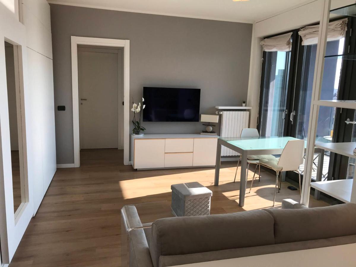 Fiera Milanocity View With Terrace Next To Shopping Mall Apartment ภายนอก รูปภาพ